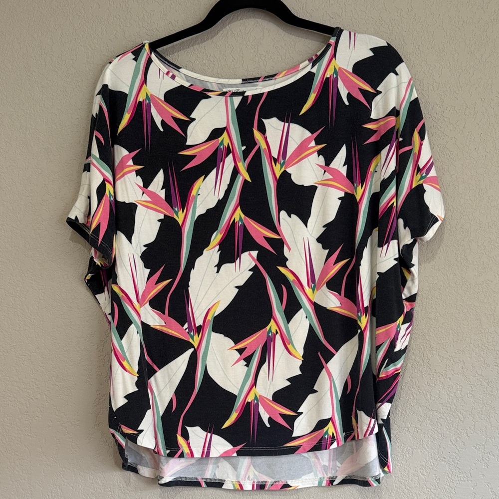 Fighting Eel Black Bird of Paradise Short Sleeve Top